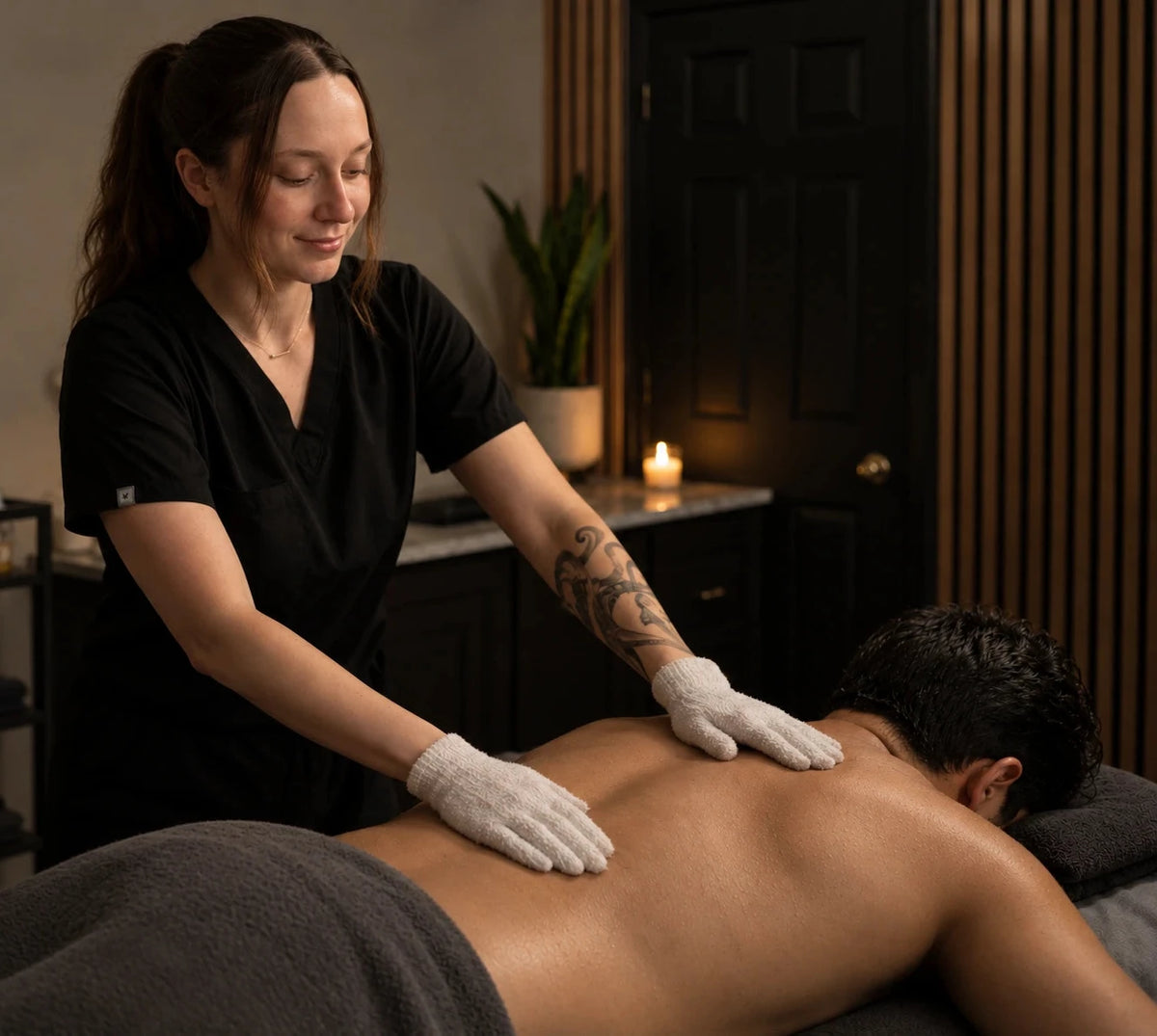 Estehtician performing a mens body scrub at Menscape
